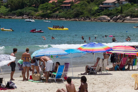 Miles de viajeros que se alojaron en las playas de Santa Catarina, Florianópolis, sufrieron de diarrea.