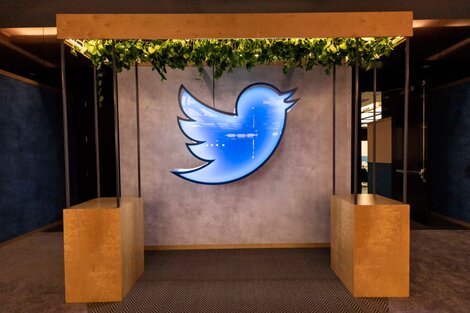 Elon Musk remata muebles y artículos de las oficinas de Twitter para reducir gastos