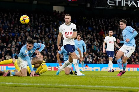 Con este gol, el "Araña" Alvarez inicia la heroica remontada del City