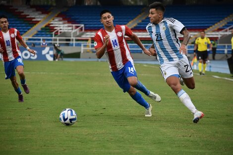 Santiago Castro intenta escaparse a Gauto