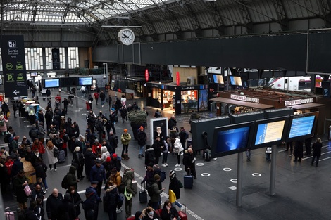 Por un "incendio voluntario", paralizaron el tráfico en una estación de trenes más grandes de París