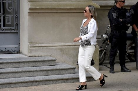 La jueza Claudia Castro llegando a los tribunales de Dolores donde se desarrolló el juicio por el crimen de Facundo Baez Sosa. (foto:NA)