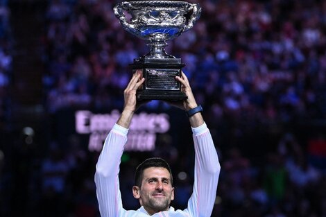 Djokovic levanta su décimo trofeo del Abierto de Australia. (Fuente: AFP)