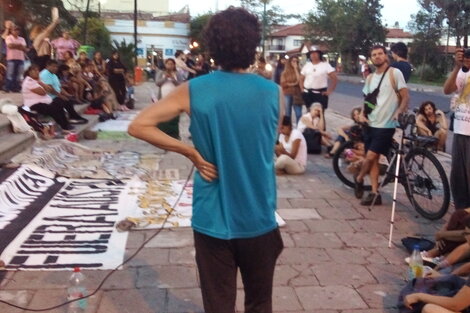 Folguera, de espaldas, durante la Asamblea de Lucha Socioambiental en Salta.