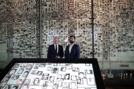 Gabriel Boric y Olaf Scholz en el Museo de la Memoria y los Derechos Humanos  en Chile