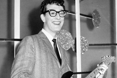 Buddy Holly murió en un accidente aéreo junto a The Big Booper y Ritchie Valens el 3 de febrero de 1959, que pasó a la historia como "El día que murió la música".