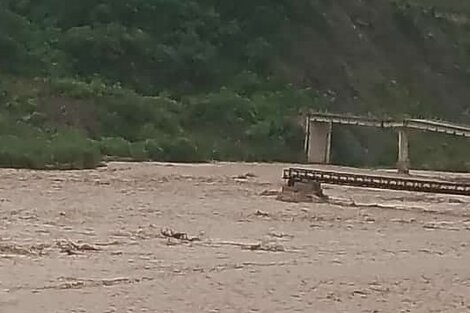 Los Toldos volvió a quedar aislado tras el arrastre de un terraplén