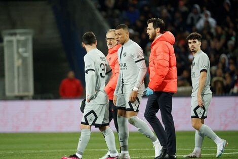 Mbappé salió lesionado durante el primer tiempo del partido ante el Montpellier