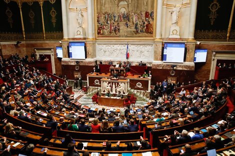 Francia: Pese a las protestas, la Asamblea Nacional debate la impopular reforma jubilatoria 