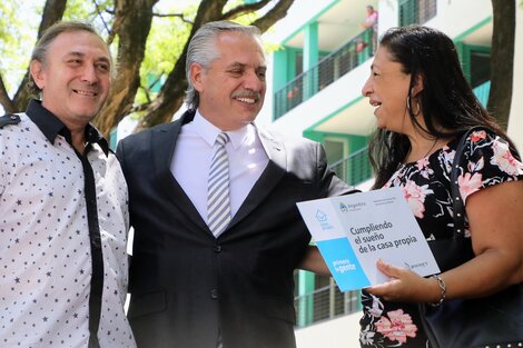 "Los mercados no resuelven estos problemas, porque ninguna de estas casas se podrían haber construido con la lógica de mercado", precisó Alberto Fernández. (Foto: Télam).