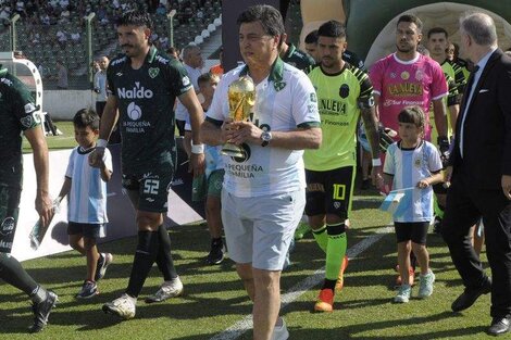 Daniel Passarella volverá a pisar el Monumental tras 10 años de exilio