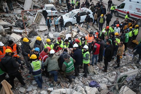 Más de 20.000 muertos en Turquía y Siria por los terremotos 