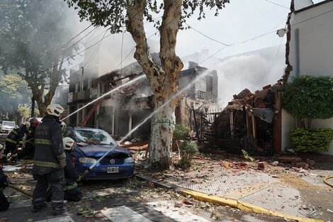 Incendio y explosión en Villa Devoto: una persona murió y otra resultó herida