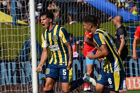 Mac Allister celebra el gol del empate tras una definición precisa.  (Fuente: Sebastián Granata)