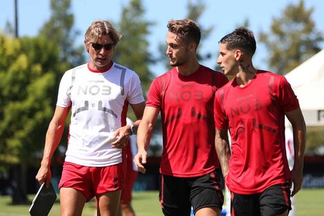 Heinze con dos refuerzos y probables titulares, Martino y Menéndez. (Fuente: Prensa NOB)