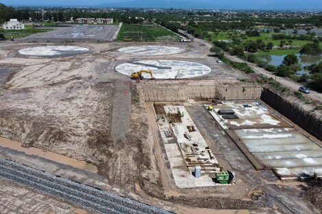 Planta depuradora sur: el gobernador y el representante del BID recorrieron la obra