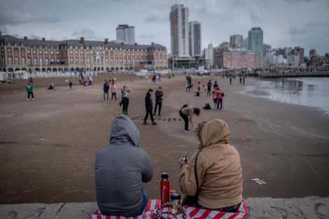 En Mar del Plata, los termómetros registraban 13,7 grados pero con pronósticos de chaparrones para la jornada