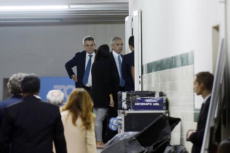 Alberto Fernández y su jefe de Gabinete, Agustín Rossi, al llegar a la reunión del jueves pasado en la sede del PJ.