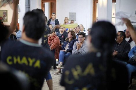 Brizuela y Doria sonríe junto a Balmaceda en el Tinkunaku del Febrero Chayero. 