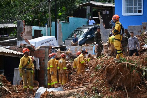 Inundaciones en Brasil: socorristas buscan sobrevivientes en la zona azotada por las lluvias récord