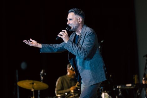 Por una falla de sonido, Jorge Drexler cantó a capela a pura emoción