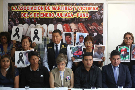 Familiares de las víctimas de Juliaca y sus abogados demandan justicia en Lima. (Fuente: EFE)