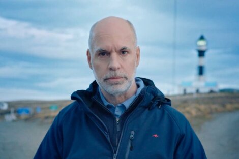 Horacio Rodríguez Larreta con el faro de fondo.