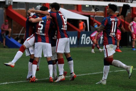 Todo San Lorenzo abraza a Vombergar, autor del gol del triunfo ante Unión