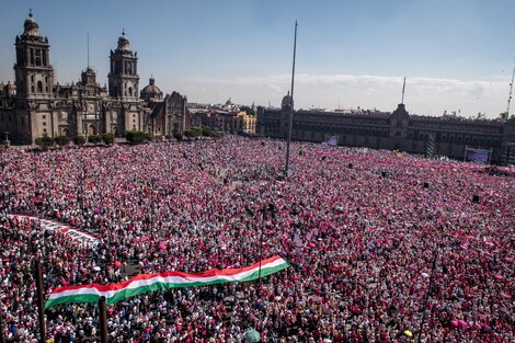 Masiva protesta en México contra la reforma electoral promovida por López Obrador