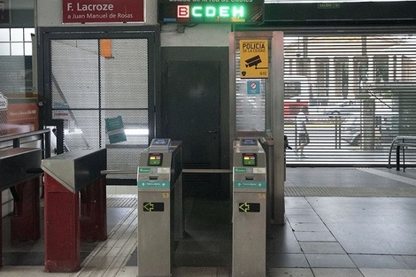 Atacaron a una mujer policía en la estación Lacroze de la línea B. Imagen: Télam. 