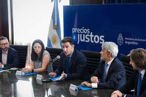 Tombolini junto a los sectores que firmaron el acuerdo