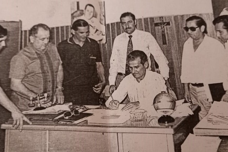 Como intendente de Tartagal en 1975.