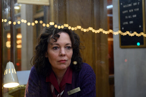 Olivia Colman es una actriz plena de fuerza, belleza y dolor.