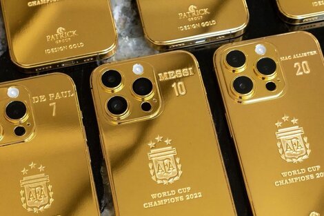 Las fundas de iPhone para Messi y sus compañeros de la selección argentina. IG/@idesigngold