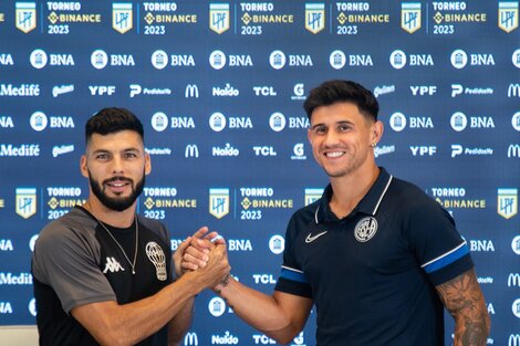 Gabriel Gudiño junto al paraguayo Adam Bareiro en la previa al clásico. (Fuente: Télam)