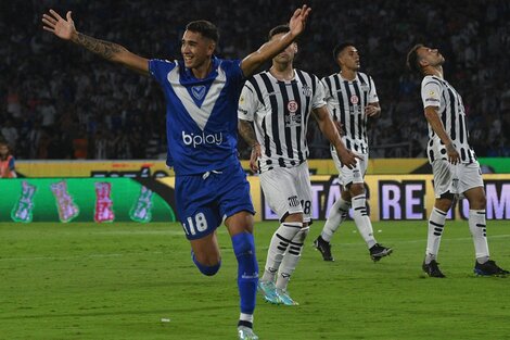 Julián Fernández festeja su gol, el segundo del ganador