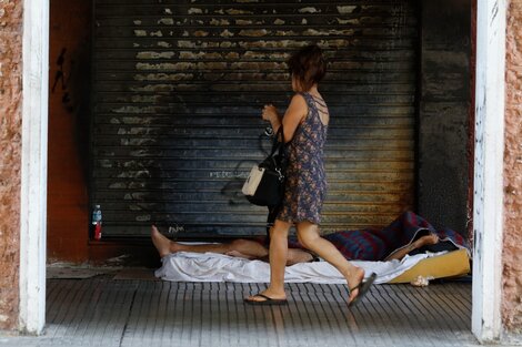 Para el Gobierno porteño, las personas en situación de calle y los cartoneros afean la ciudad como la basura