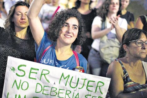 El colectivo “Ni una Menos” convocó a las 16 a una marcha hacia el Congreso Nacional.