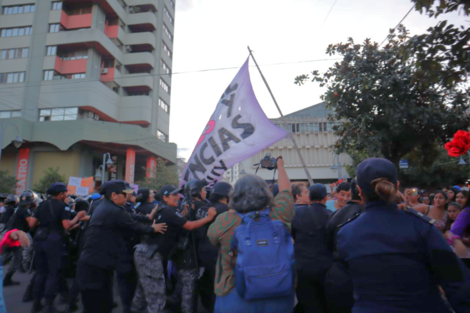 8M en Jujuy: el gobierno provincial reprimió a las mujeres  