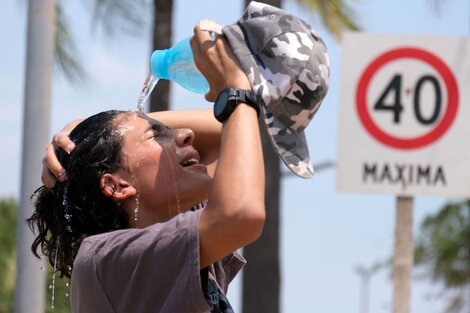 La ola de calor en la Ciudad de Buenos Aires no cesa, con temperaturas máximas de hasta 36º esta semana. (Foto: Télam)