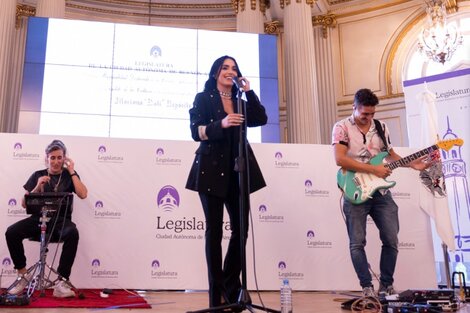 Lali Espósito fue distinguida como Personalidad destacada de la Ciudad:  "Agarrense ahora los pantalones"