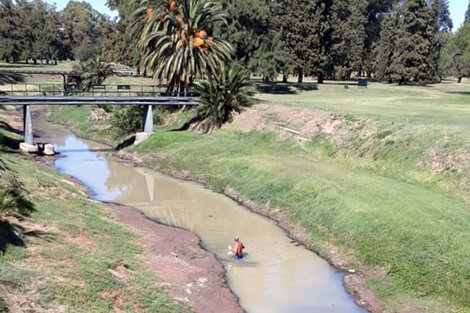 Un sector del arroyo claramente contaminado.