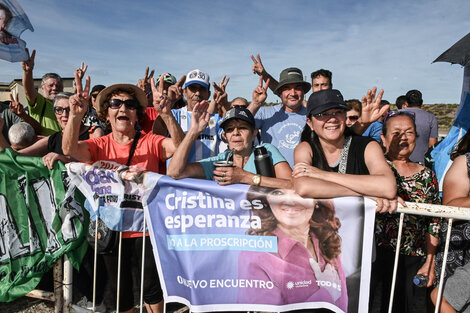 Se realiza el plenario de la militancia para "organizar la lucha contra la proscripción de Cristina Kirchner" | Axel Kicillof y Máximo Kirchner cerrarán el encuentro en Avellaneda bajo el lema "Luche
