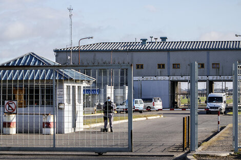 El piloto descendería la aeronave en el predio del Complejo Penitenciario I de Ezeiza.