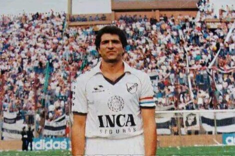 Pascutti en All Boys, temporada 92/93, en la que el equipo de Floresta ascendió al Nacional B. Capitán, manija del equipo y gran figura. (Fuente: Twitter)