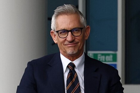 El presentador Gary Lineker criticó un proyecto de ley del gobierno británico y la BBC lo suspendió de la programación