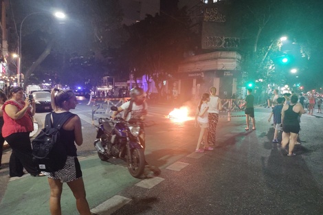 Los reclamos se replicaron en distintos barrios de la Ciudad, durante la tarde, tras una jornada de calor agobiante y cortes de luz. Imagen: Twitter