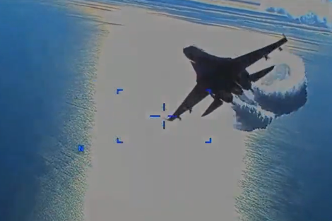 Avion ruso intercepta dron estadounidense. Imagen: captura de video.