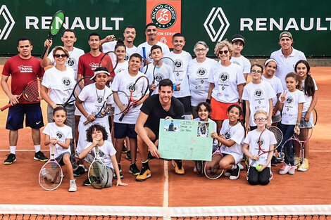 Del Potro con los chicos en San Pablo, donde contó de la particular promesa. (Fuente: @cbtoficial)