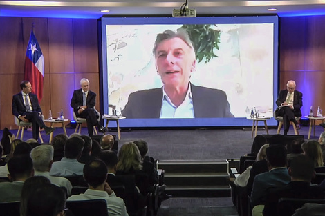 Mauricio Macri brindó su discurso desde el aeropuerto de Barajas, en Madrid.